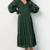 Fashion Lainey Smocked Dotted Midi Dress | midi dresses | bump friendly
